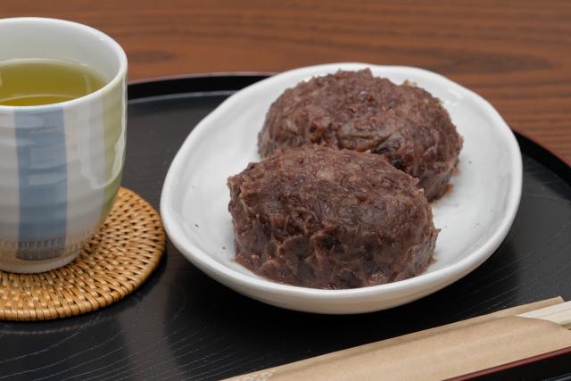 Anko ohagi served with Japanese tea as a simple everyday sweet