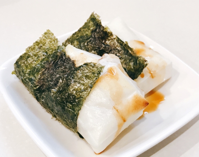 Grilled Japanese mochi wrapped in nori and seasoned with soy sauce