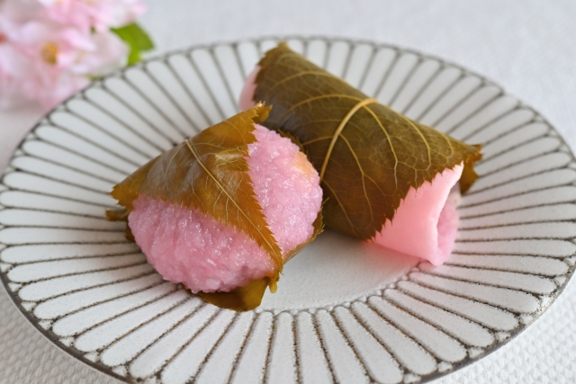 Domyoji-style sakura mochi wrapped in pickled cherry leaves