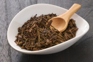 Close-up of roasted hojicha tea leaves