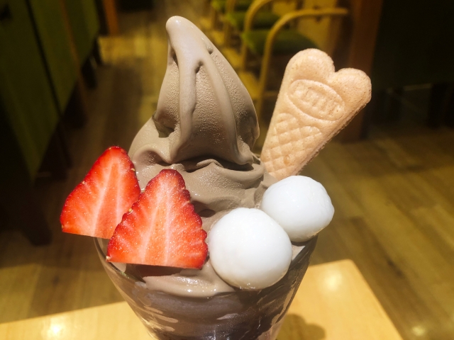 Hojicha soft serve parfait with strawberries and rice cake