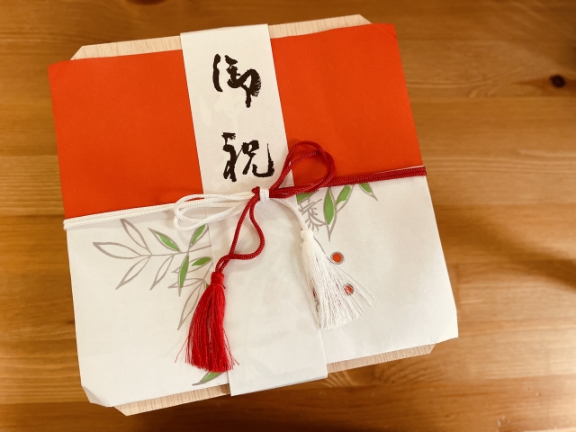 Boxed sekihan prepared as a celebratory gift, wrapped with red and white mizuhiki cord