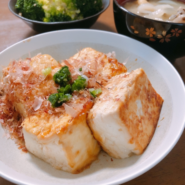 tofu topped with katsuobushi flakes in a simple Japanese dish
