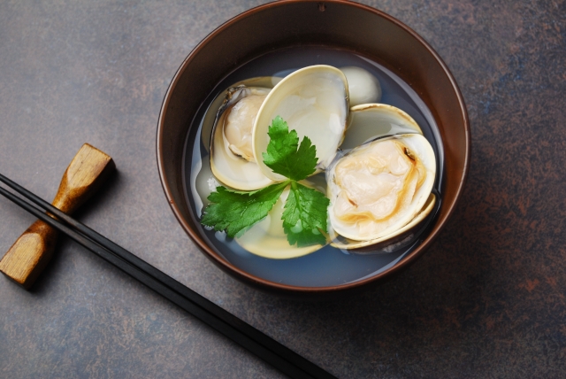 Clear clam soup made with hamaguri and light dashi broth