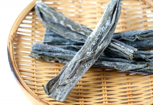 white powder on dried kombu surface known as mannitol crystals