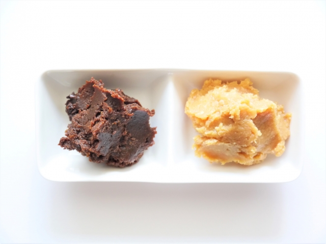 two types of Japanese miso paste, red miso and white miso