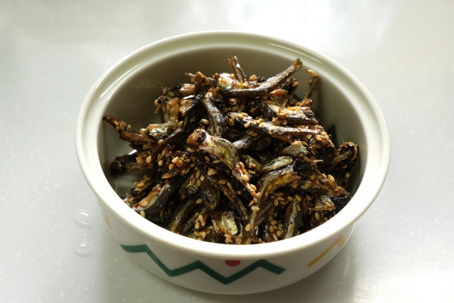Tsukudani-style simmered niboshi with sesame seeds