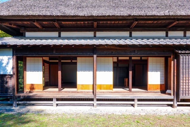 Traditional Japanese house with an engawa, showing the layered transition between indoor rooms and outdoor space