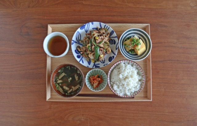 A home-style Japanese meal with rice, soup, a main dish, side dishes, and pickles, illustrating how separate dishes work together as a structured meal.