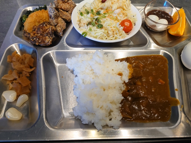 Japanese naval-style curry rice served on a metal tray with side dishes