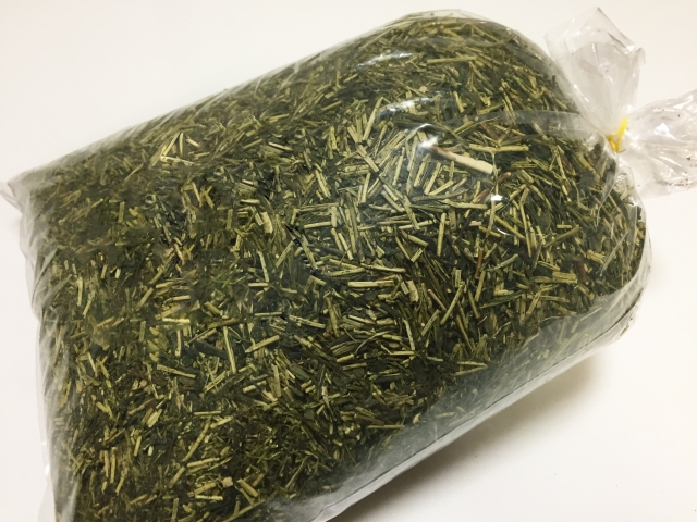 Bag of kukicha showing the high proportion of tea stems and stalks.