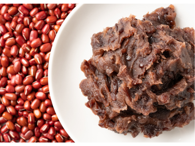 Azuki beans and finished anko sweet red bean paste