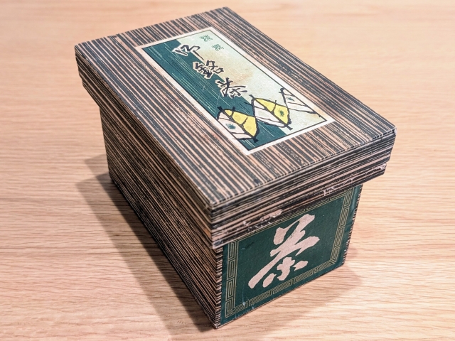 Tea storage box used to illustrate the aging stage of san-nen bancha
