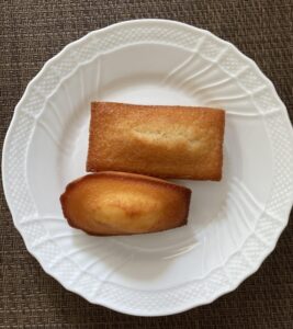 Butter-rich financiers that pair well with roasted hojicha
