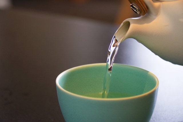 Second infusion of kukicha being poured into a small cup