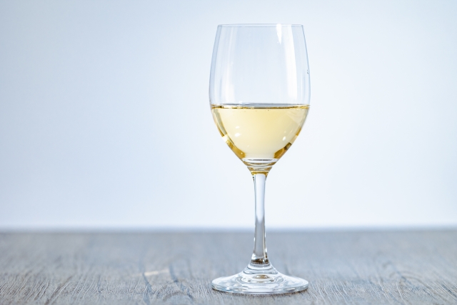 A glass of white wine illustrating the phrase “sweet cooking wine”